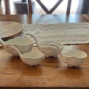 Pier 1 vintage stacking elephant measuring cups